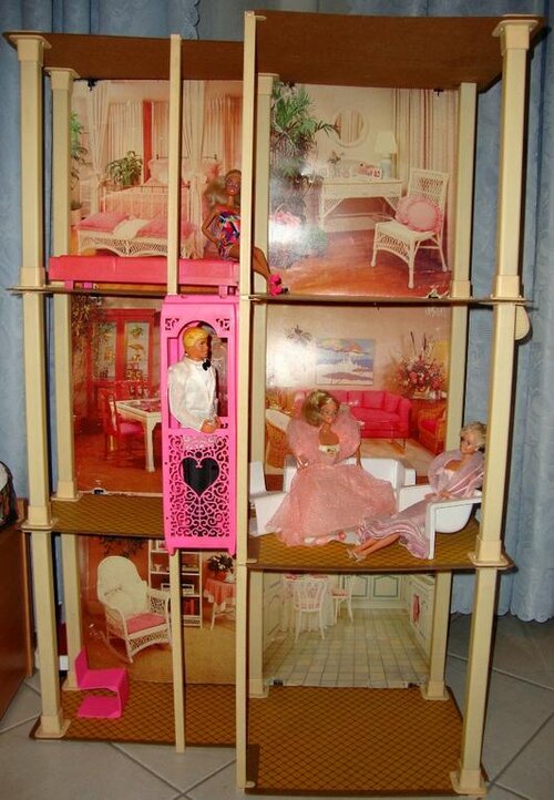 1988 Barbie Town House 2.jpg