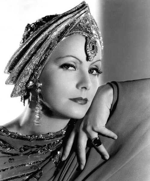 2-mata-hari-greta-garbo-portrait-everett.jpg