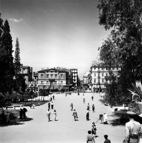 Athens Syntagma Sqr 1951 by Nikolaos Tombazis.jpg