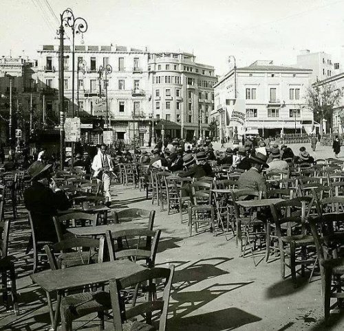 Athens Syntagma Sqr, 30s.jpg