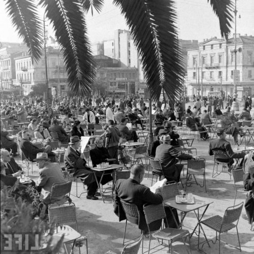Athens Syntagma Jan. 1948 Dimitri Kessel.jpg