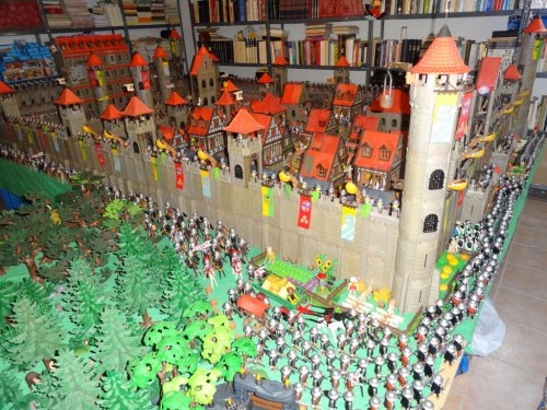 Playmobil Medieval HUGE Diorama.jpg