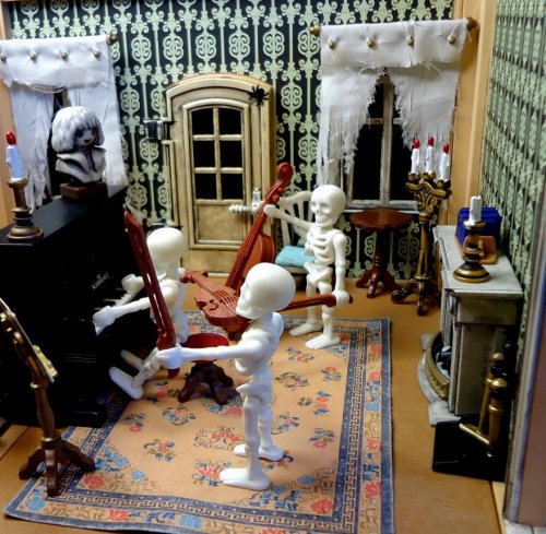 Haunted Halloween Victorian Mansion 5300 5.jpg