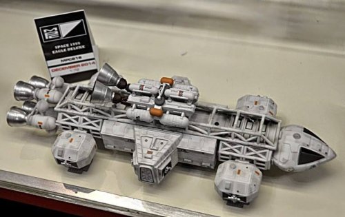 Space 1999 Eagle 1 Deluxe Edition Model Kit3.jpg