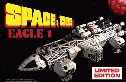 Space 1999 Eagle 1 Deluxe Edition Model Kit.JPG