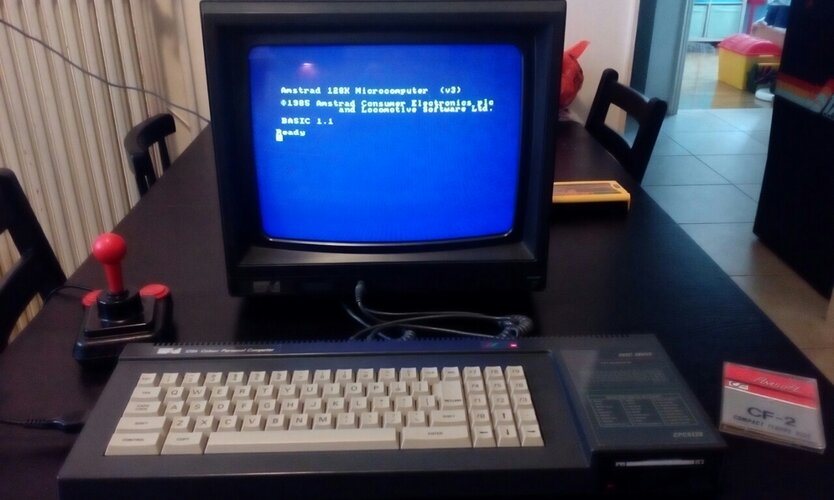 amstrad 6128 2.jpg