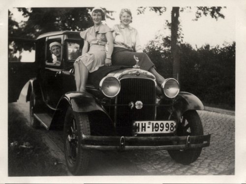 German Ladies Posing with Their Classic Cars in the 1920s (2).jpg