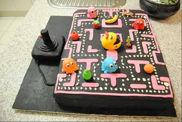 fantastic_ms_pacman_cake_1.jpg