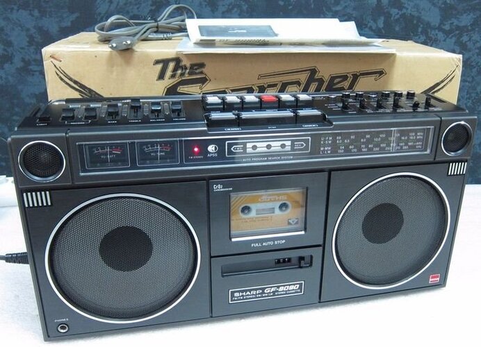 1f9e70d57f7b549095e7bfa88b944dd0--audio-headphones-boombox.jpg